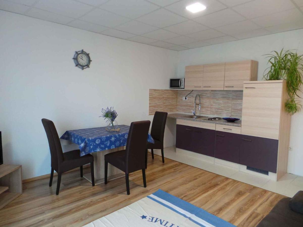 Apartments In Cizici/Insel Krk 31083 Екстер'єр фото